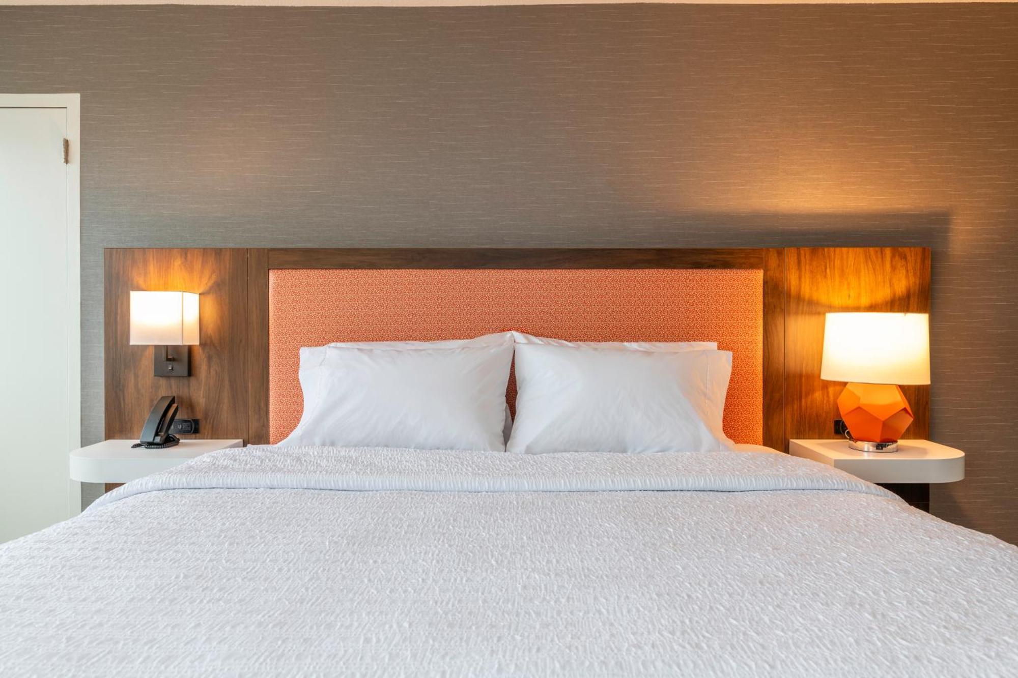 Hampton Inn Manchester Downtown Extérieur photo